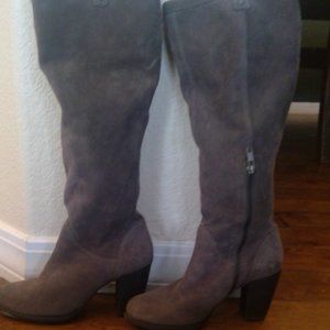 UGG Knee High Suede Womens Boots. Gray. Size 7.